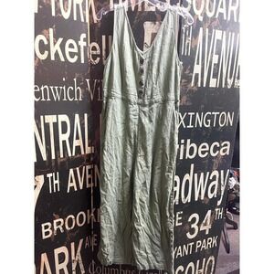 Jumpsuit size medium‎